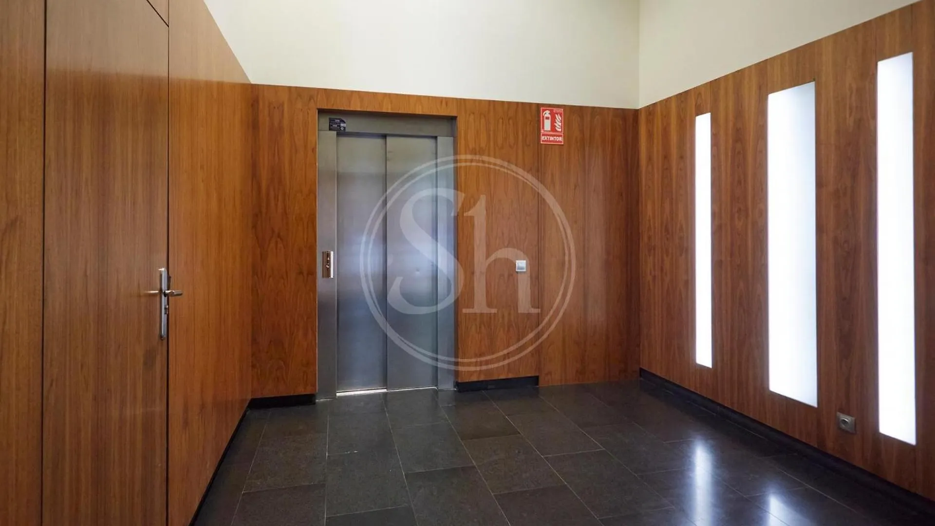 Comodo Apartamento En Diagonal バルセロナ アパート