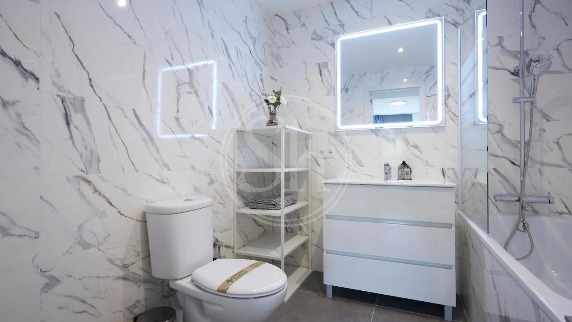 Comodo Apartamento En Diagonal バルセロナ 0*,