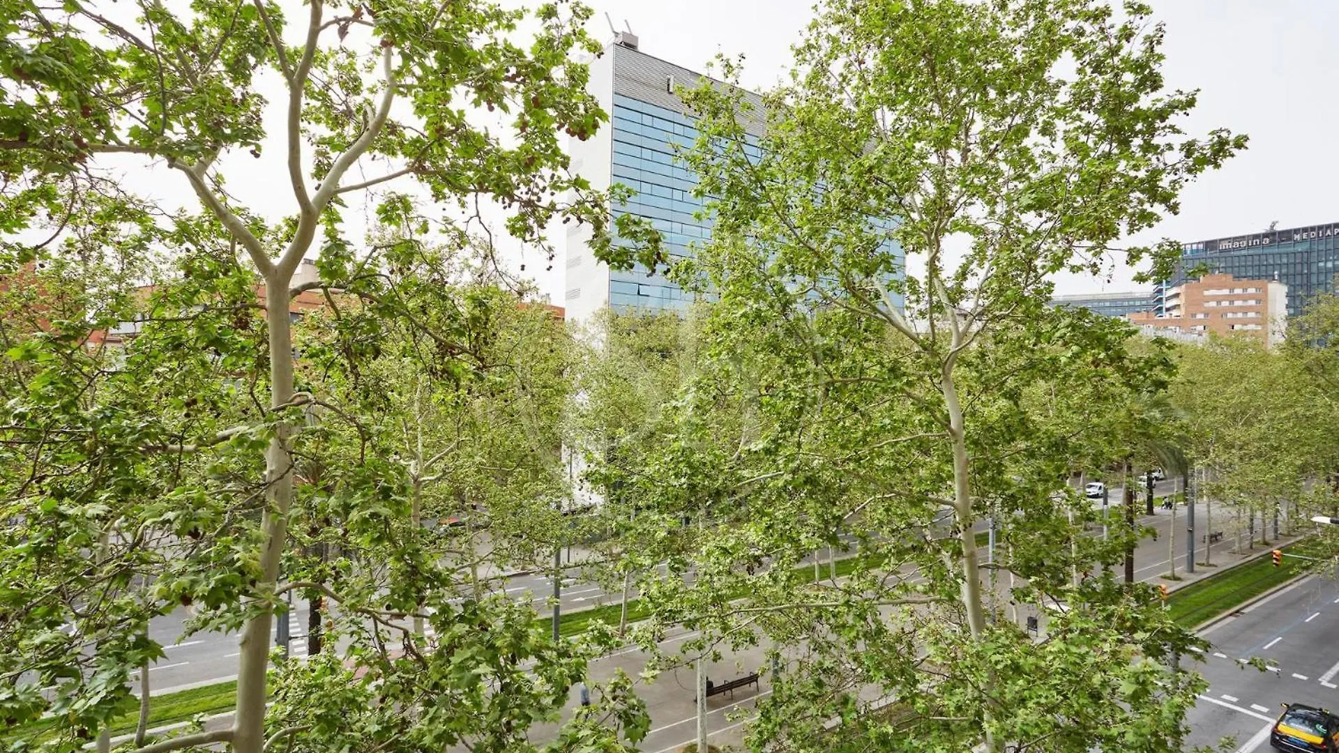 Comodo Apartamento En Diagonal バルセロナ
